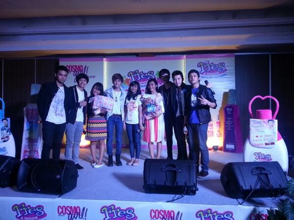 SMASH_IN7's tweet photo. fotbar with MS #SecreetMomentWithSMASH *PADANG 2 http://t.co/1n5uAtre37