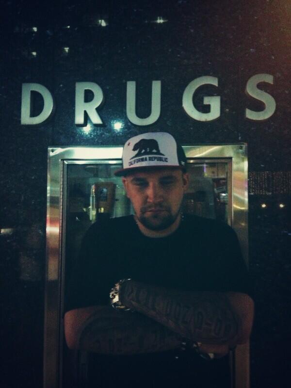 bastaakanoggano's tweet photo. Сольный сингл"Друзья" Другs http://t.co/pUpDwj4eXa