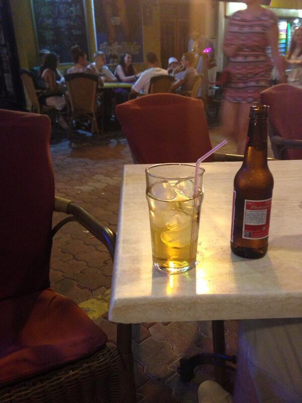 EmmaSmartComms's tweet image. Pint of vodka red bull.......#messytimes