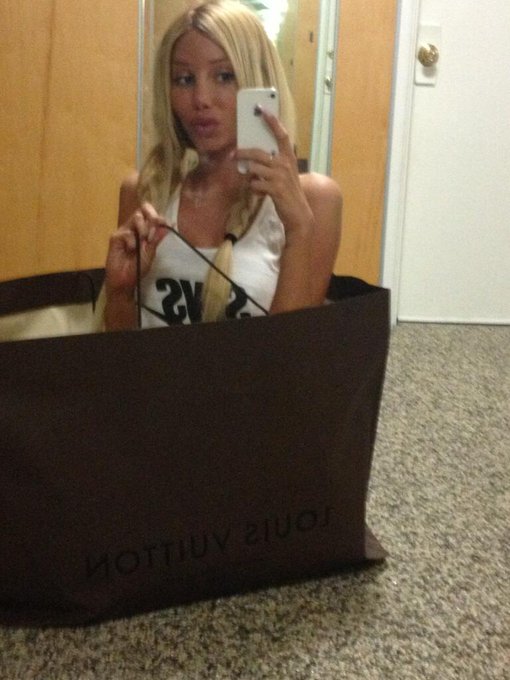 Look what the #LouisVuitton fairy came and dropped off for @mialelanixxx 's #birthday. 😜 http://t.co<a href="/tag/louisvuitton"class="tags">#LouisVuitton</a><a href="/tag/birthday"class="tags"><span>#birthday</span></a>