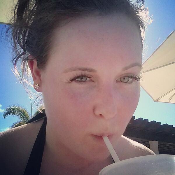 alanakins14's tweet photo. Pina colada time! @HRHPuntaCana  #beautifulday http://t.co/aVdIE3WaRB