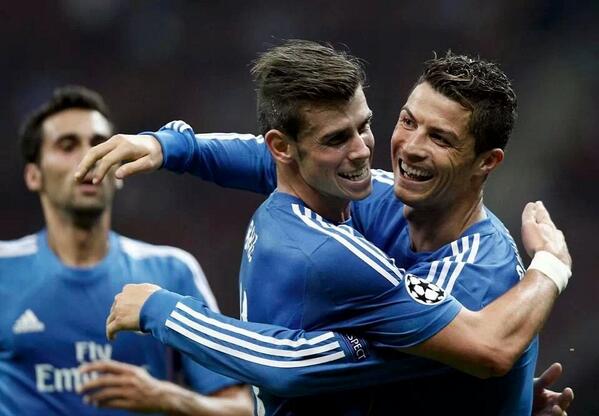 CRD7OS's tweet photo. @GarethBale11 &amp; @Cristiano http://t.co/K2MJo7SQBt