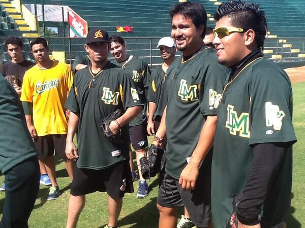 Pelotapimienta's tweet photo. Los @verdesxsiempre ya entrenan, se alistan para la @LMPbeisbol. Chequen la foto http://t.co/T3RWG7dfra