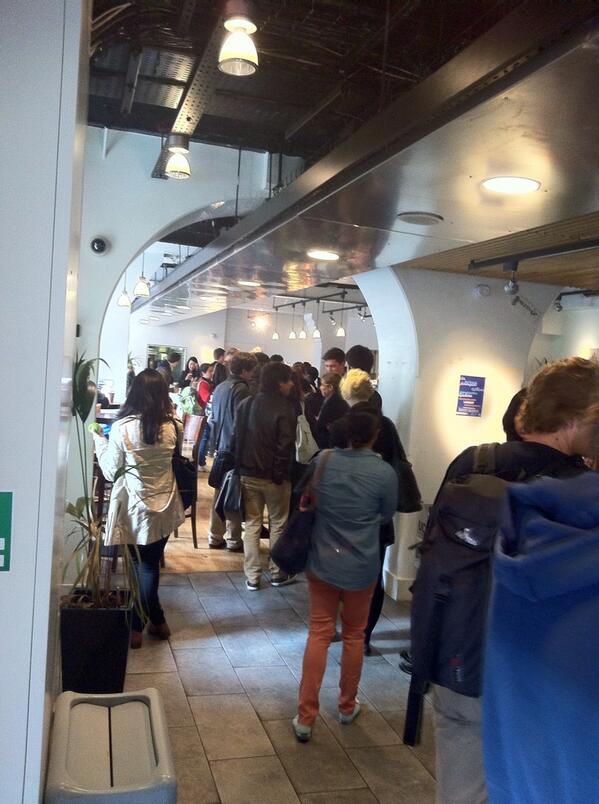 ProfKateJones's tweet image. Getting a coffee on campus is challenging during freshers week #UCL #cantfunctionwithoutcoffee