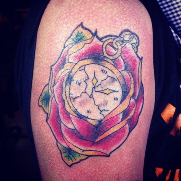 luckypeterINK's tweet photo. OLdschool tattoo | By : #luckypeterink @iamryanbean | PVJ - GL C30B,Sukajadi,Bandung. telp : 082128188551 http://t.co/UgOUZSERgQ