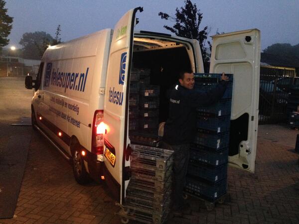 De laatste #bezorger van deze ochtend is bijna klaar om te vertrekken! #onlineboodschappen #telesuper #arjan