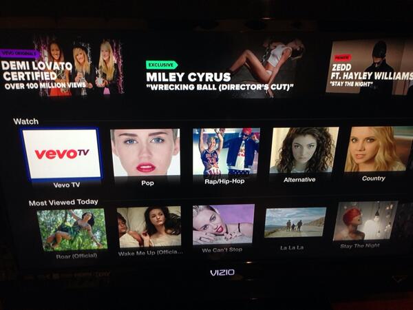 MileyCyrus's tweet photo. Poppin on Apple TV :) http://t.co/KKZMGgHHdW