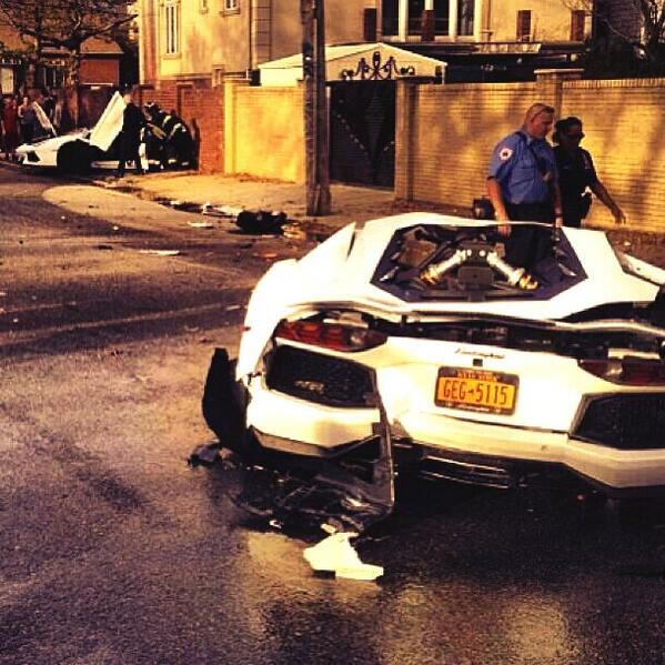 DanielfPronto's tweet image. Lamborghini Aventador LP700 Splits in two after a horrible crash ! :'(