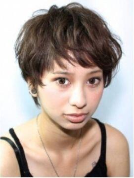 تويتر かわいさ倍増 ショートカットヘア画像集 على تويتر ふんわりショート ベリーショート もアレンジ次第で こんなに気分転換 ショートレイヤーベースで 耳が少し出るくらい スタイリングで耳を出してもかわいい ショート初心者にもおすすめです