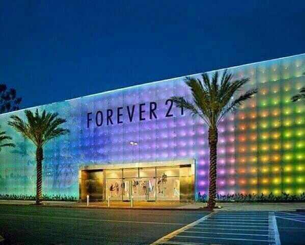 i_v_kaigai's tweet photo. このForever21可愛い♡
行きたい人RT！ https://t.co/co0nDOQEvN