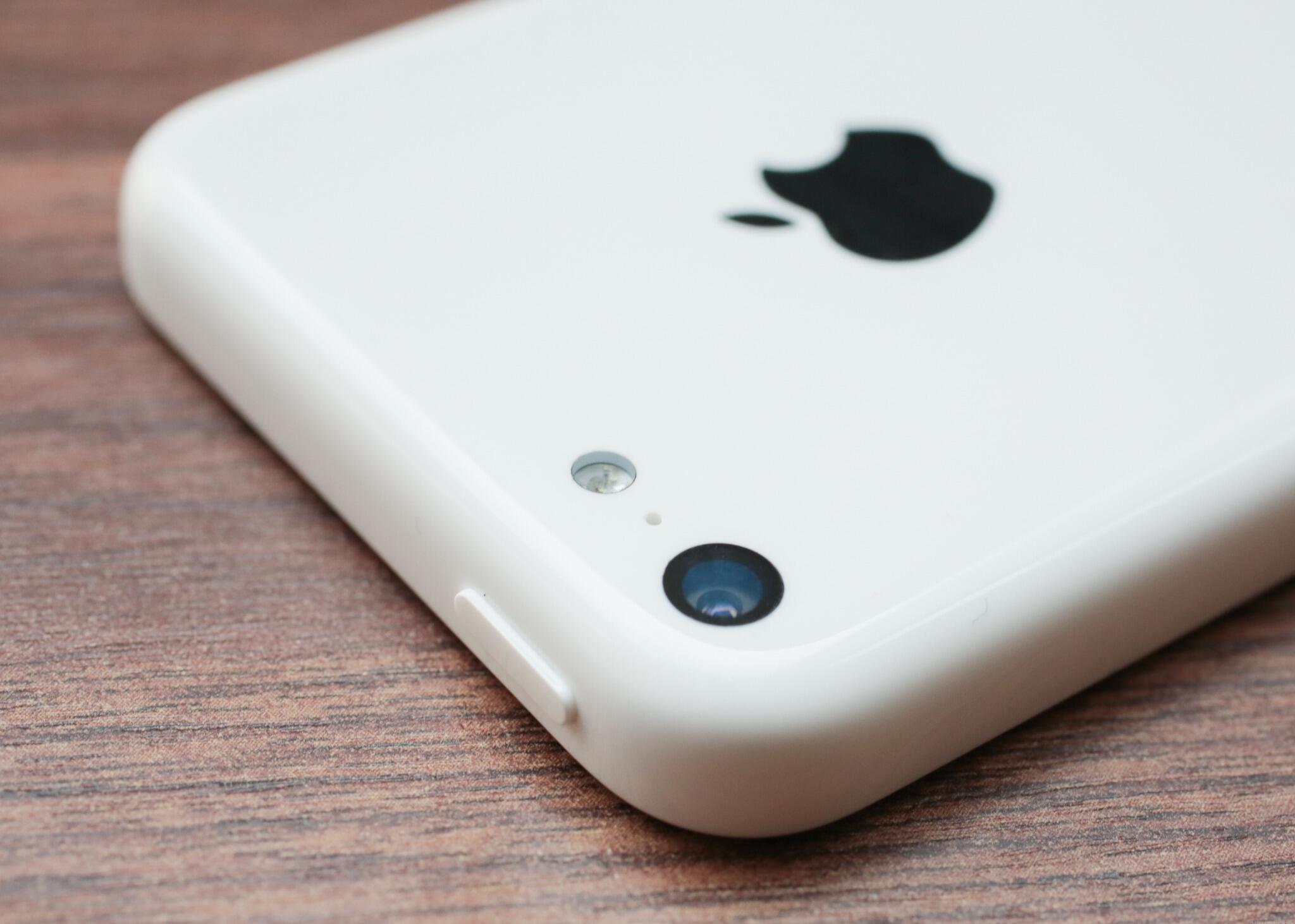 CNET on X: iPhone 5C review: It's the Basic White MacBook of