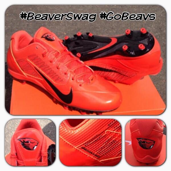 TheBestGear's tweet photo. Retweet if you like Oregon State's New Nike Cleats via @Beavers_EQ #TBG http://t.co/saGl7gmgcD