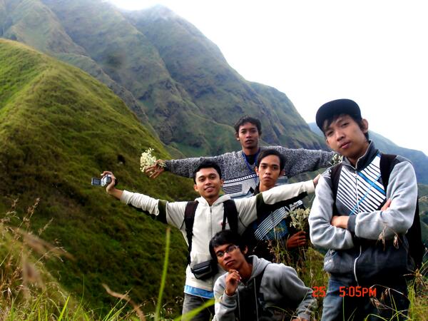 akbarweem's tweet photo. Neh namanya pemandangan alam yang WOW@lombokkita #lombok #sembalun #landskape #hijau #bukit http://t.co/A6GEh4S9ui