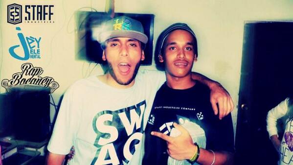 BocaneyRap's tweet photo. Aqui esta @jey_elemental con el @bluedelaemi #StaffIndustries #BocaneyRapLvL3 http://t.co/eQPhEaYkrr