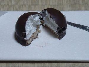 sweetsgazou's tweet photo. 【イギリス　ティーケーキ 】
・老舗「タノックス」のティーケーキ、イギリス人誰もが知っているとのこと 
・やっと食べ物の色だよ
https://t.co/0DASZKT7Ns