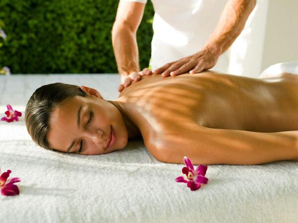 Sitgeshotel's tweet photo. ¿Pensando en preparar tu piel para el #otoño? Consulta nuestros servicios de #estética en http://t.co/PM3jom7sXw http://t.co/ITNwBwg7bd