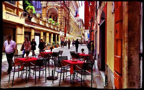 NCarissimi's tweet photo. Guardo Via Garibaldi sull'app Genova Official Guide. https://t.co/sbZQU4d3kT http://t.co/wdOIsbATC5