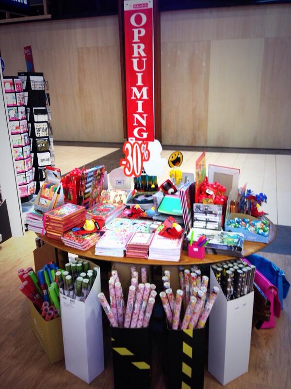 Opruiming 30% korting laatste schoolagenda's, tassen, pennen. Kom snel langs op=op,,, #Primerakoopmans #Diemen