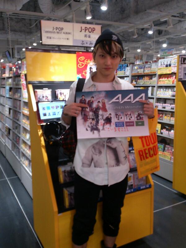 タワーレコード渋谷店 A Twitteren 3f J Pop 先程 ａａａのsky Hiこと日高氏がご来店 いつもありがとうございます a の８周年となるニューアルバム Eighth Wonder は本日発売 サインとコメントいただきましたー Http T Co Soqwjwfcld