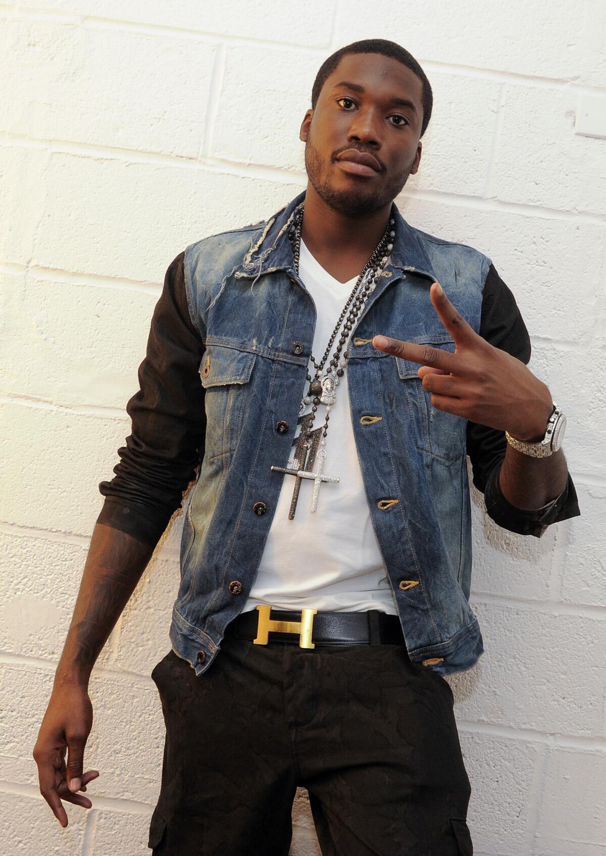 FashionKing on X: 1st picture of the day! @MeekMill with a #Hermes belt!  Do you like an Hermes belt? #Fashion  / X