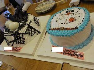 sweetsgazou's tweet photo. 【中国　完全にあのロボットケーキだわこれ 】
・これは言い訳できないよ
・中国のケーキは徐々に美味しくなってきているとのこと https://t.co/g8tFFuG1cy