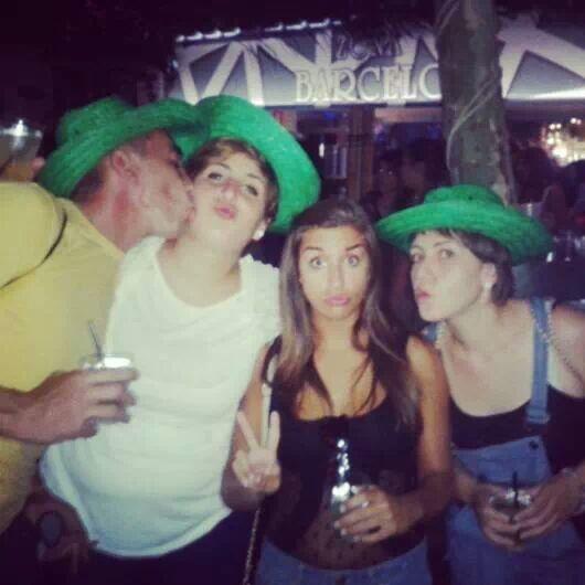 sotto82's tweet photo. Menudo diaa cn @chazarra_esther @DeliaHerrai @mariam_martnez @JenniferCandel @amaliaVJ http://t.co/MQNHxqPLF5