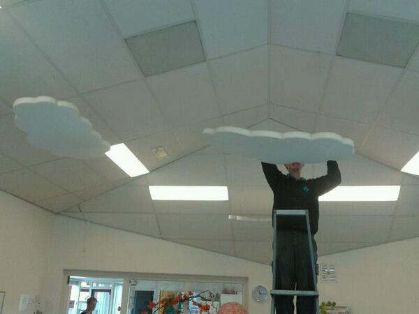 drosfacility's tweet photo. DROS in de wolken.. Klussen voor Stichting OOK http://t.co/DgMn3EINdD