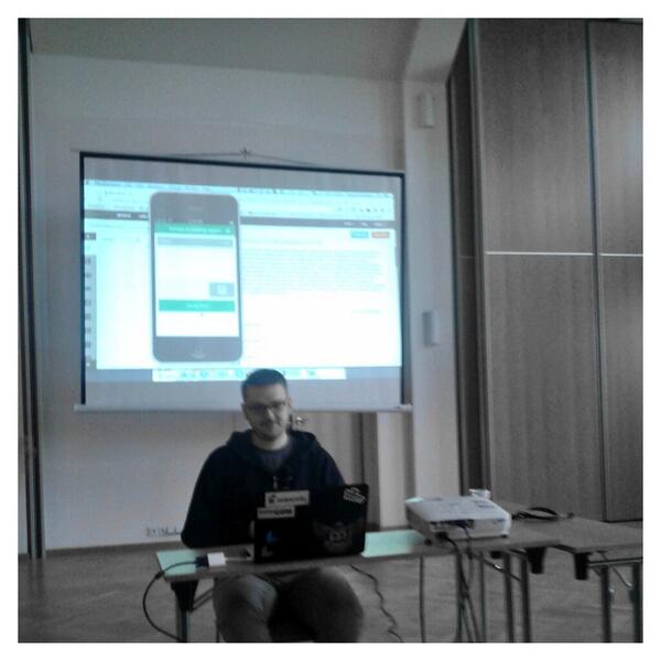 lippenherz's tweet image. Tomek showing the awesome prototype of the liveblog mobile app. #Sourcecamp @Sourcefabric #Superdesk