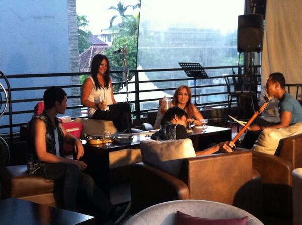 Nih <a href="/rokenrol_/">Rock & Roll</a> bareng <a href="/melaniesubono/">ATOR Protocolً</a> and <a href="/SaraWijayanto/">Sara★Wijayanto</a> sumpah GAK ADA MATINYA!! #ROKENROL