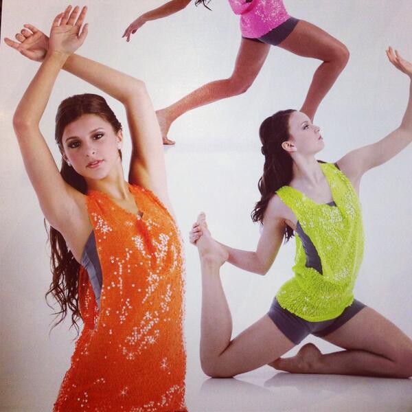 CicciDance's tweet photo. Feeling contemporary on this Wednesday morning! @payyton03 @rosecrombiee http://t.co/eI7LLydtGi