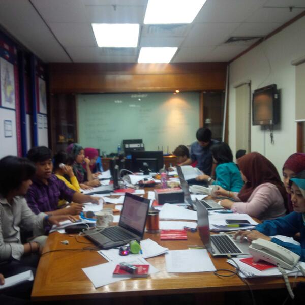 My_BL1M's tweet photo. "@tengkuazman: @Khairykj @barisanasional petugas sedang menjejaki Peserta #BL1M yg tak dapat dikesan http://t.co/Fq4StiLAY1"