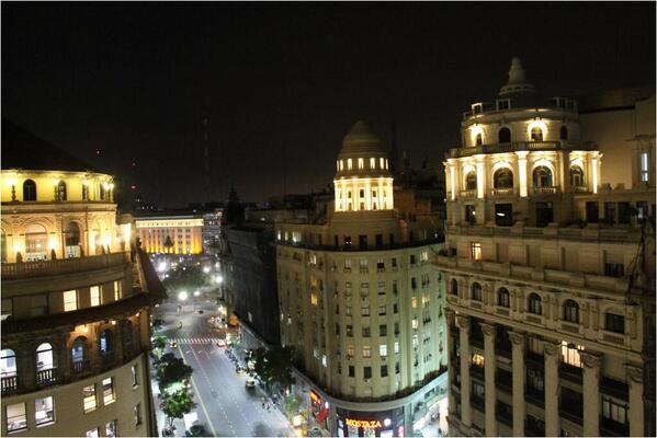 diegosantilli's tweet photo. Le devolvimos el esplendor a Diagonal Norte, iluminando con LED sus cúpulas más emblemáticas #MicrocentroVerde http://t.co/gG6kxpnn2K