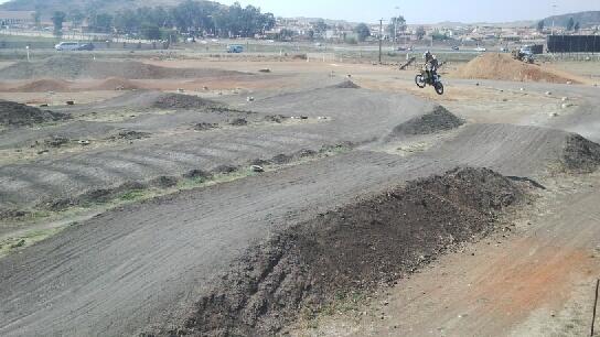 AlastairSayer's tweet photo. Nice sx session  loosening up yesterday with Kev from second gear.Amped to see my @Mastersofdirt family tomorrow. http://t.co/I8eZ7SOq3p