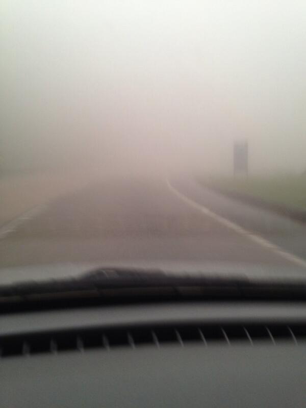 pedrosamichael's tweet photo. @bandnewsfmrio @LeiSecaRJ cautela na br-040 sentido RJ com muita neblina alt KM 86. http://t.co/WiVMqP8yuO