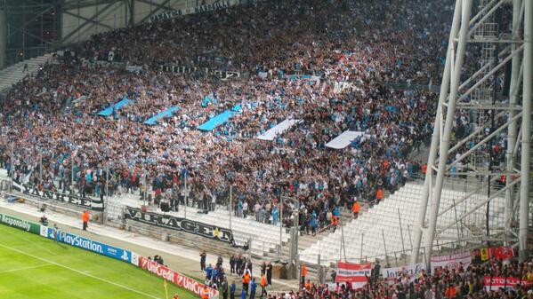 OM_Officiel's tweet image. Les supporters du virage Nord donnent de la voix en ce début de rencontre #OMARS