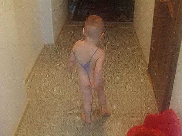 Девушки в коротких шортах на улице. Стринги в египте. Девушка протекла на улице. Хожу дома в стрингах. Мальчик не стесняется.