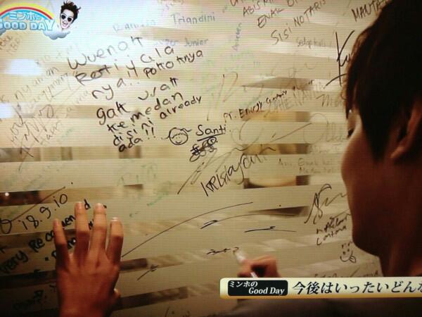 StroopsMINOZ's tweet photo. Lee Minho KNTV Good Day,cr.@SmileMinsana. This pict at @mulymunial Kedai Kak Ani. http://t.co/RHQwiRY714