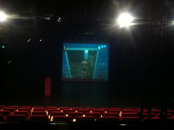 DaanDoeleman's tweet photo. Lekker GTA spelen op school , in het theater :-) http://t.co/2wemVJO6cj