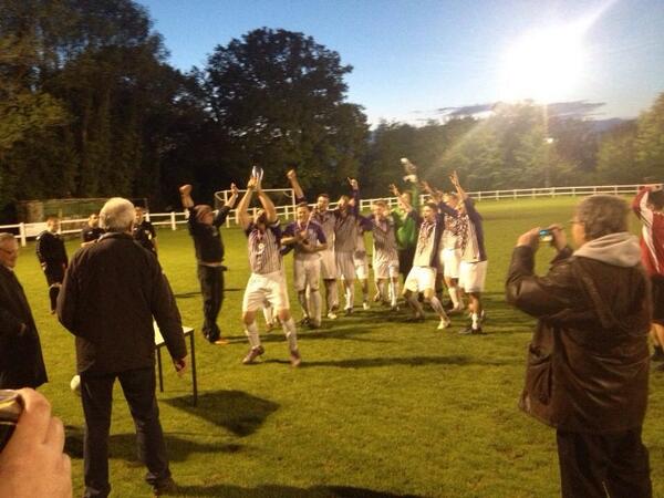 RangersWinnersh's tweet photo. The lads celebrating winning the @HenleyTownFCfan charity cup last season #goodfeeling http://t.co/Lw0aMX3xCj