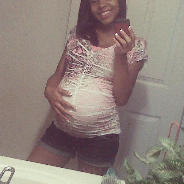 Pretty_GirlLexi's tweet photo. Lol nothing but belly ! ♥♥ http://t.co/GvQN8PgOVL