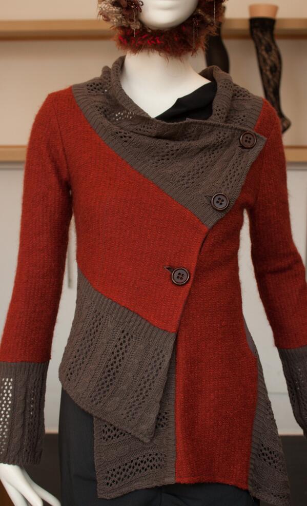 AUnoTribeca's tweet photo. Red certainly is making a statement this fall in #fashion! http://t.co/4QYnwYZ6w6