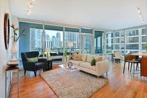 340ParkLiving's tweet photo. SOLD: Unit 300 [$572,500] - http://t.co/HfJT4xdGJU http://t.co/L76l50xnEB