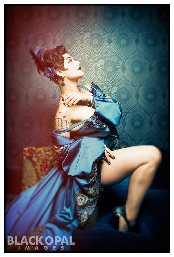 BlackOpalImages's tweet photo. Collaboration with Burlesque Beauty @LolaFrost @chillwinston #burlesque #portraitphotography #Vancouver http://t.co/Jyt6Z408br