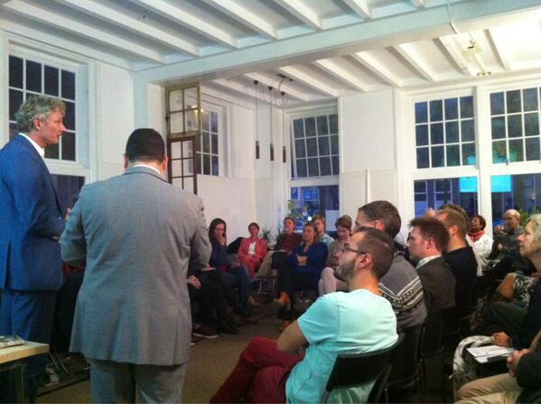 christine_bel's tweet photo. Volle bak bij D-café Duurzaamheid door @D66_Delft en @VVDDelft in @deZusterDelft ! http://t.co/nQlDCLVFtr