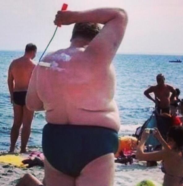 BadSelfies's tweet photo. Don't forget to use sunscreen. http://t.co/28yZvf6H3J