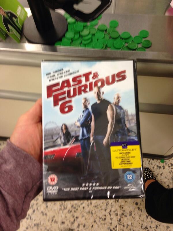 wooffdogg3000's tweet photo. Movie night tonight! I live for this shit!! http://t.co/TaUk1KnakH