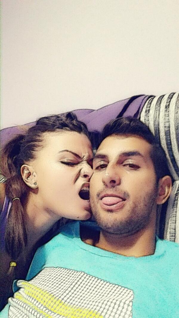 elisabethmm1990's tweet photo. El gordi @isragt89 y yo nos vamos ya a planchar la orejita!! Ya esta bien de #gta5  x oi #menudoenganchetienesss http://t.co/R460j1IUWV