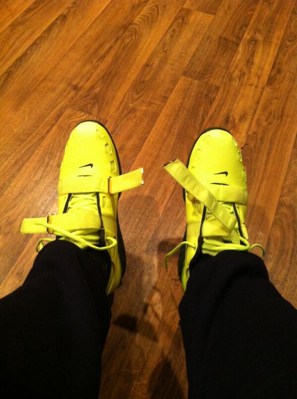 What's that smell? Oh yah..PR on heavy day this Sunday. #crossfit #bestgirlfriendaward