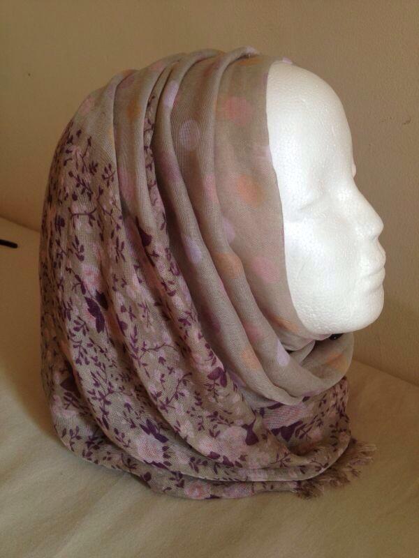 hiddenhijabis's tweet photo. Half polka dot half floral maxi hijab http://t.co/1V0EGxNC7d