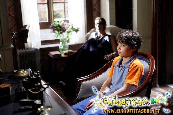 ChBRnet's tweet photo. #Chiquititas: Carmen via interrogar um por um para saber quem foi que mexeu no quadro dela! http://t.co/ugftJHCNoW http://t.co/LLEWGRujbQ